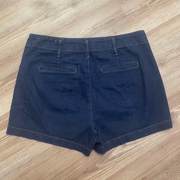 LOFT Patch Pocket High Rise Dark Denim Shorts Size 30/10 - Picture 5 of 7